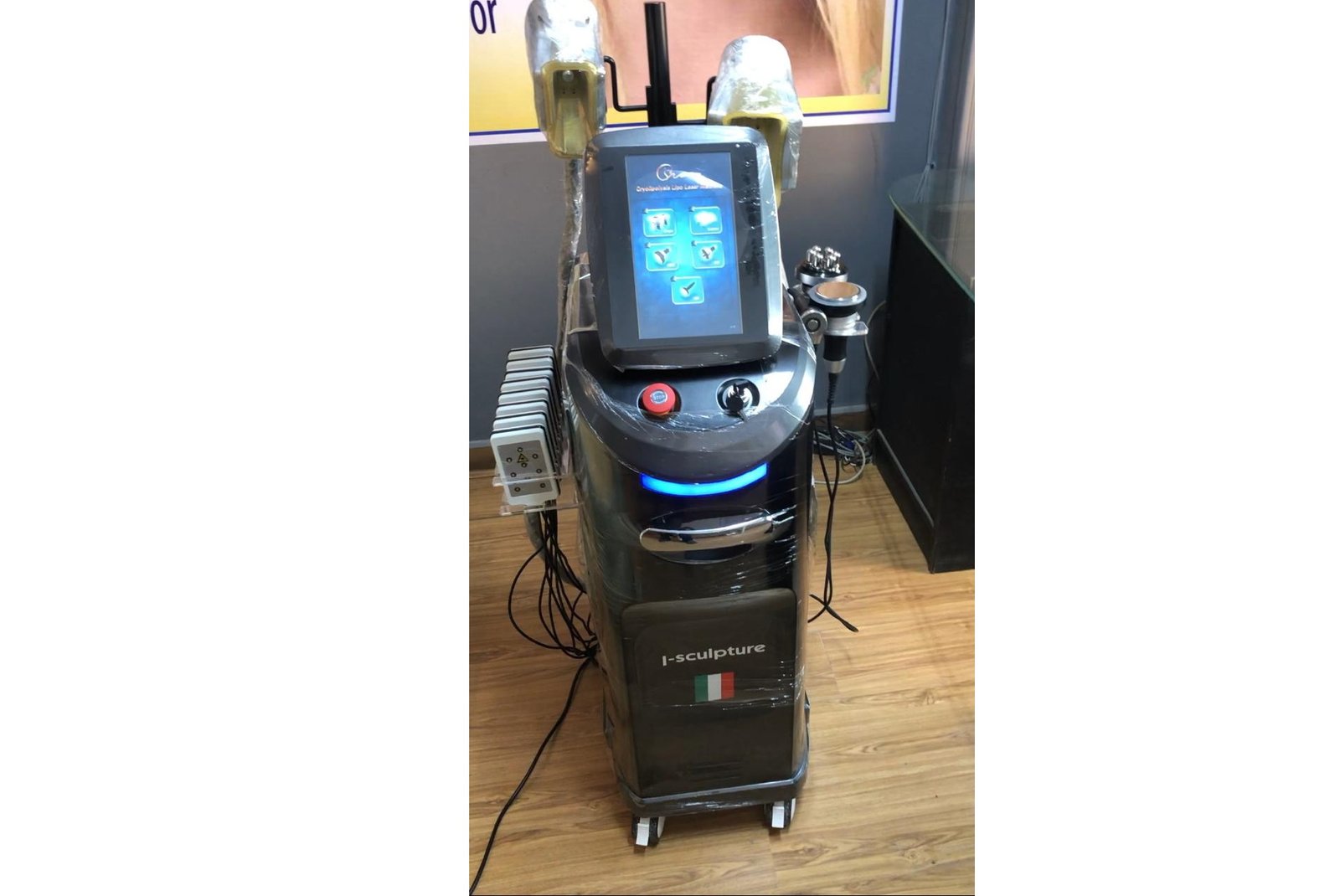 أحدث الاجهزة في عيادتنا - محمـــــد عزمـــــي